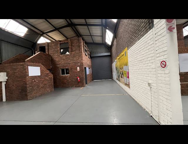 550M² WAREHOUSE TO LET IN SPARTAN